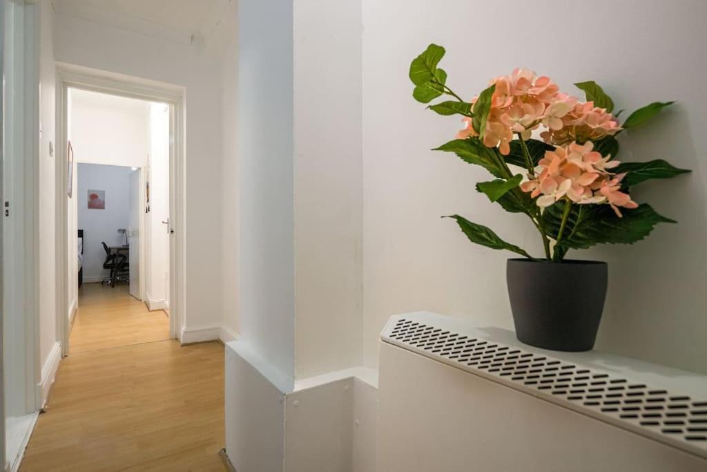 Cosy 2-Bedroom Flat Paddington Londres Extérieur photo